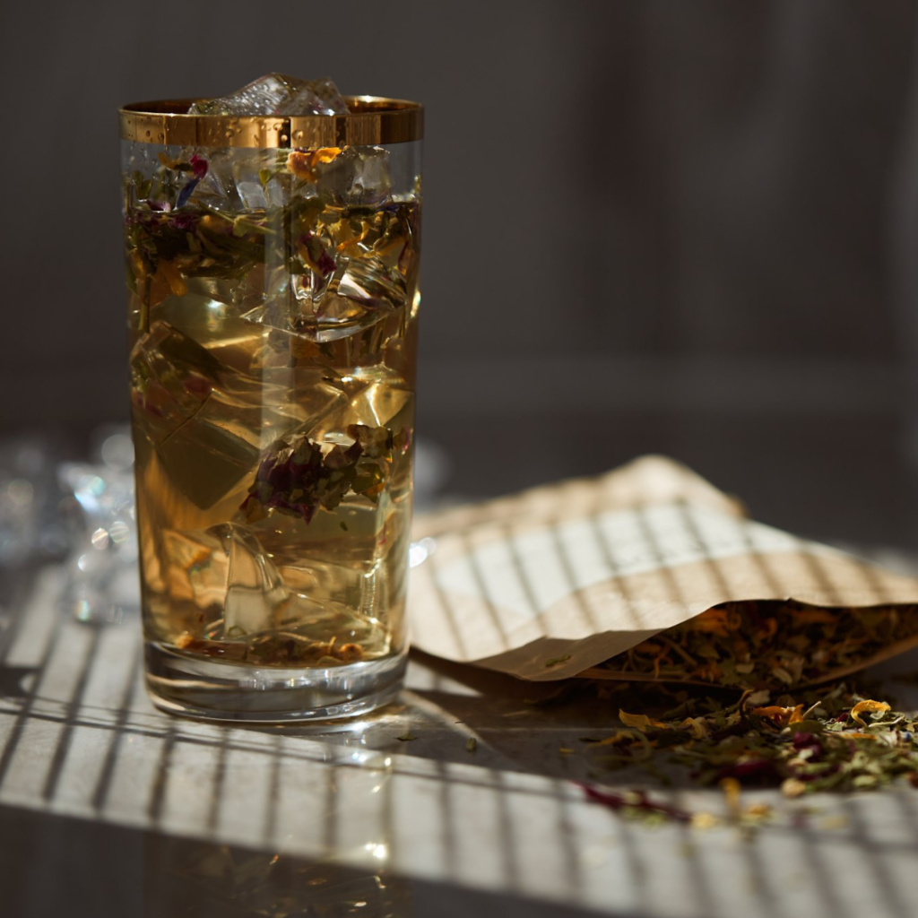 Bylinný čaj Vitalita, ledový čaj, sklenice ice tea